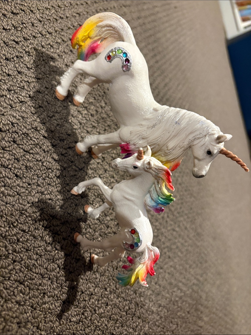 White Rainbow-Maned Unicorn Figurine Set - Whimsical Home Décor